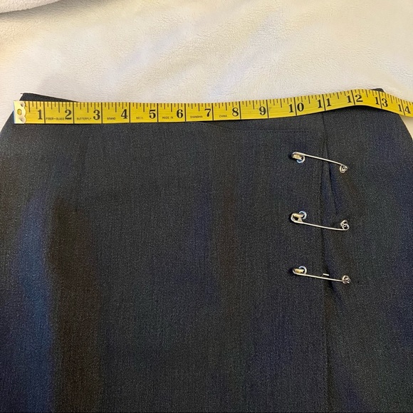VINTAGE 90’s Safety Pin Mini Skirt 🧷 - Picture 7 of 10